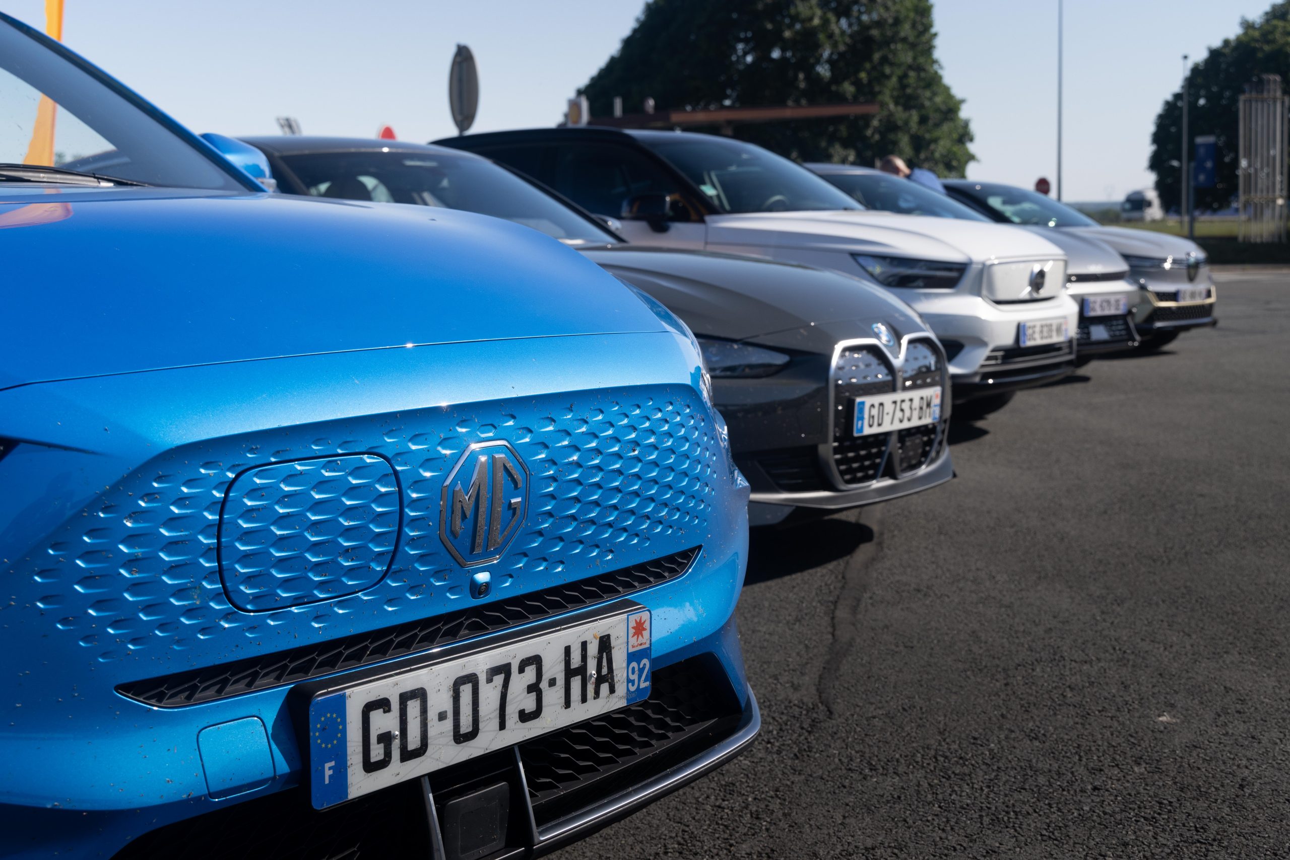 découvrez notre expérience de parcourir 1000 km en voiture électrique, une aventure écologique et innovante à travers des paysages variés.